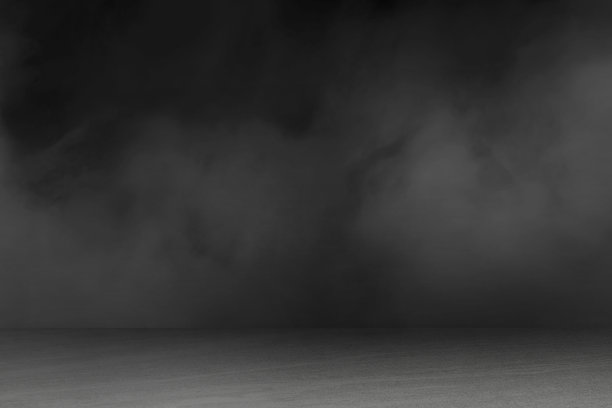 灰色混凝土大理石地板与烟浮使用作为背景的广告，产品展示，展览。纹理深色的土质混凝土地板带有雾或雾。图片下载