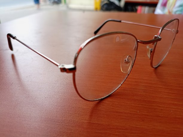 经典的眼镜图片下载