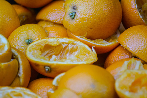 果汁吧用过的橙子的全帧照片图片下载