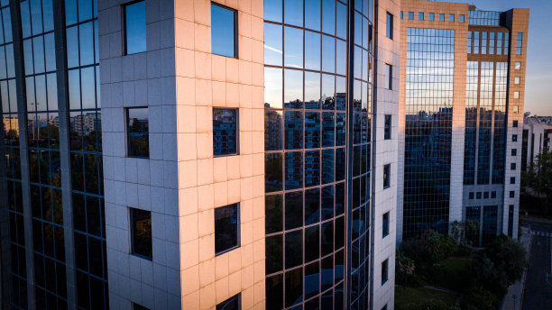 里斯本建筑的航拍图，造型非常美观图片下载