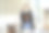 坐在舒适的办公椅上放松一下，伸展一下身体。图片下载