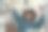非裔美国女孩用笔记本电脑坐在书桌前写作。努力工作。女子在网上工作时戴着耳机。学生兴奋地在咖啡馆在线学习语言。图片下载