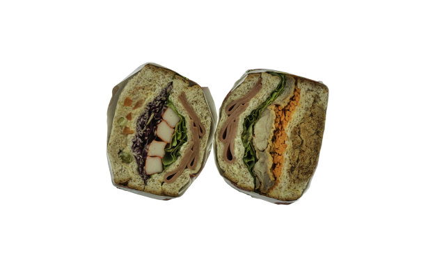 自制三明治馅有火腿、奶酪、蟹棒、猪肉、蛋黄酱、干肉丝、紫甘蓝和混合蔬菜。图片下载