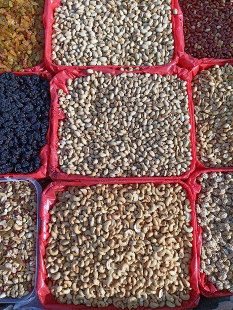 坚果的种类：腰果、花生和榛子图片下载