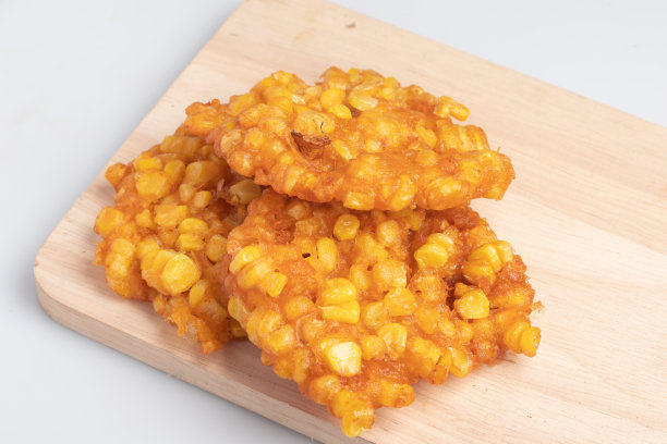 白色背景的玉米饼图片下载