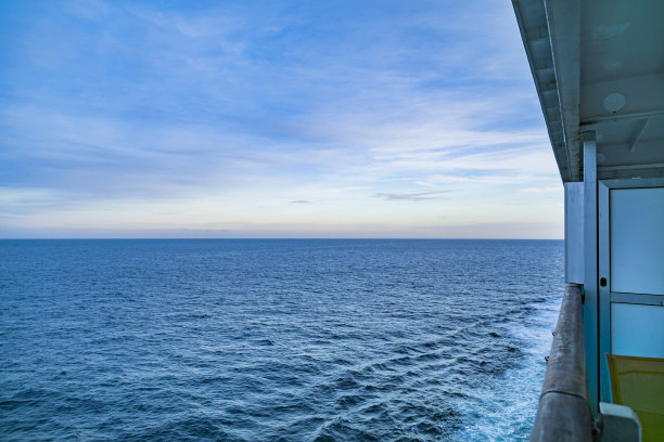 从游轮的角度看大海图片下载