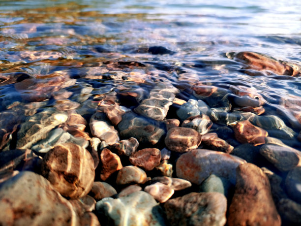 水中的岩石图片下载