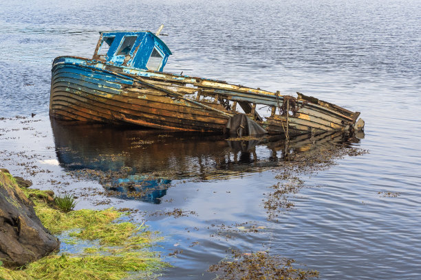 爱尔兰海岸的海难图片下载