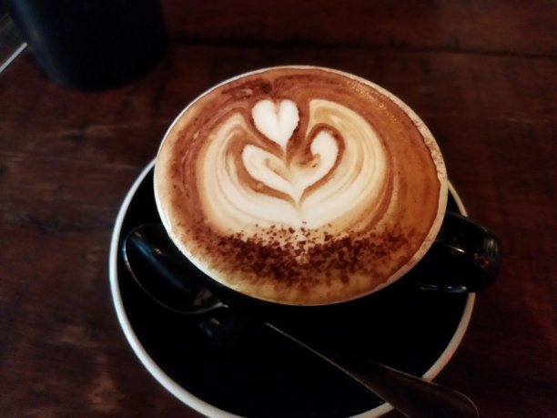 卡布奇诺加咖啡粉图片下载