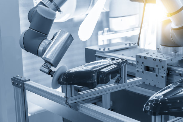 机械臂打磨涂装摩托车零件。图片下载