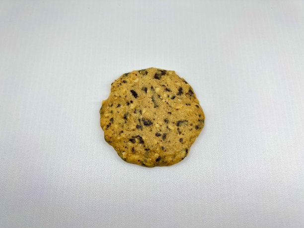 巧克力饼干与巧克力片和花生的孤立照片图片下载