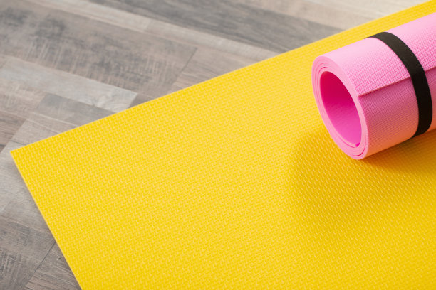 木质地板健身垫，健康运动理念图片下载