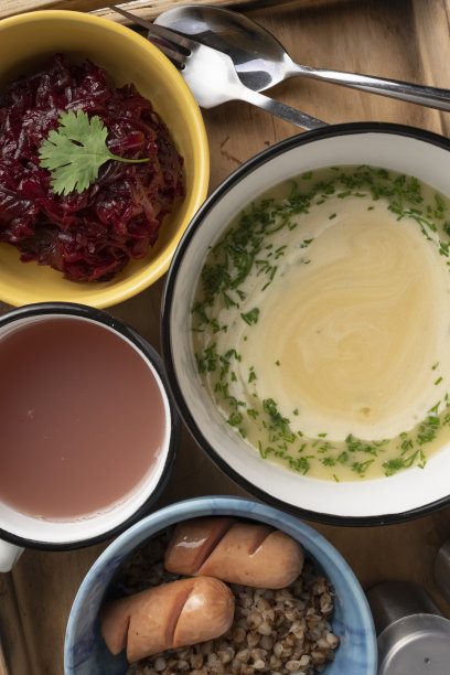 一碗多道菜的午餐图片下载