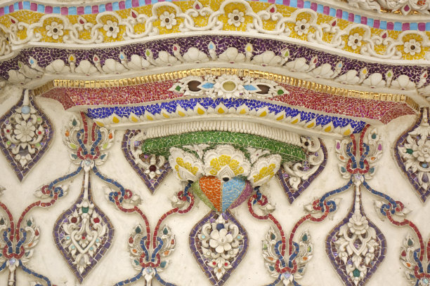 曼谷佛教寺庙墙上的建筑装饰图片下载