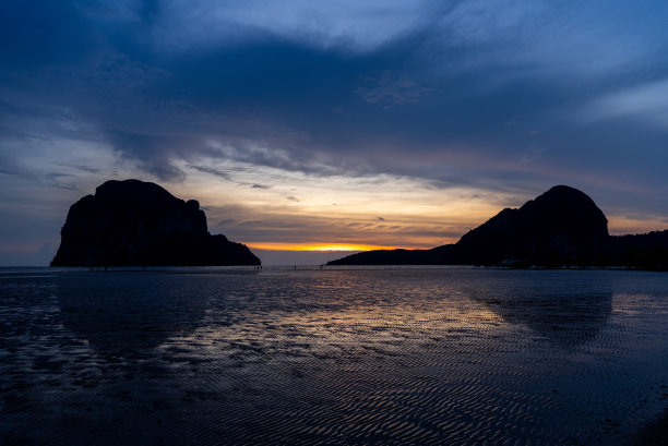 安达曼海南部的日落，泰国庄府的Hat Pak孟。图片下载