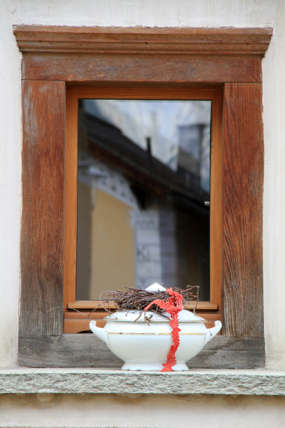 瑞士格里森Engadin的传统房屋图片下载