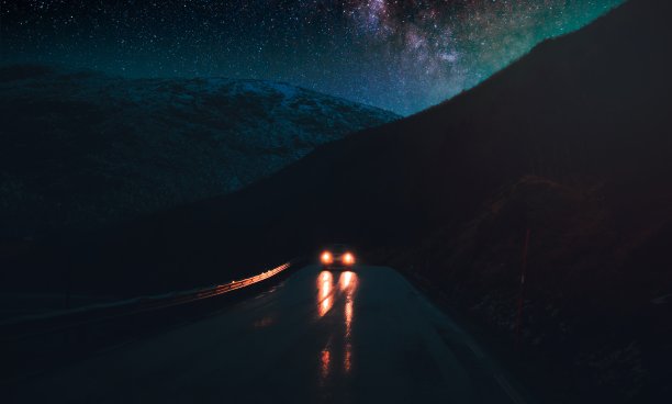 挪威冒险，夜间自驾游图片下载