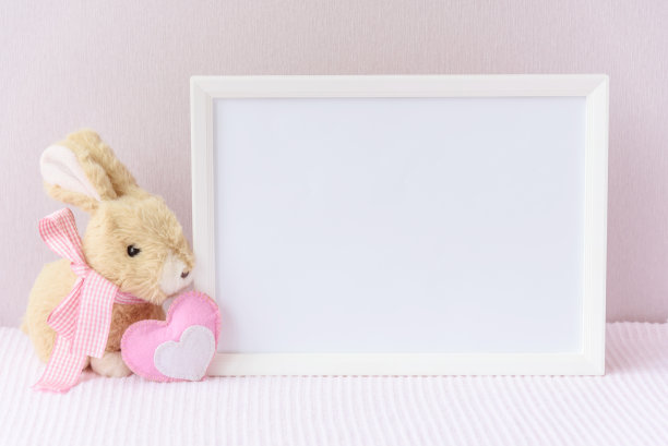 复活节模型水平白色框架与兔子图片下载