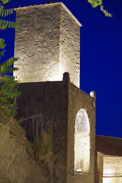 意大利托斯卡纳的一个历史村庄的照明图片下载