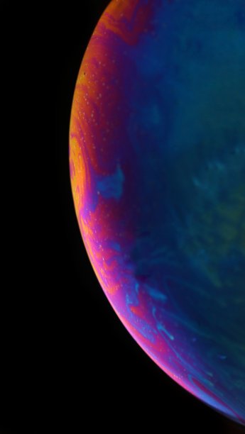 肥皂泡表面彩色微距摄影。图片下载