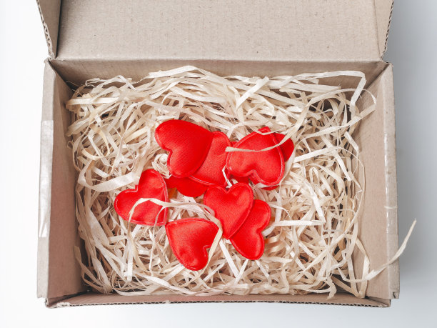 信箱里有红心。用邮件表达爱意。图片下载