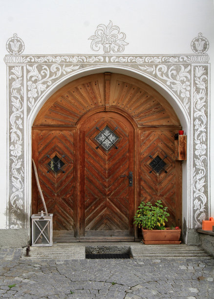 瑞士格里森Engadin的传统房屋图片下载