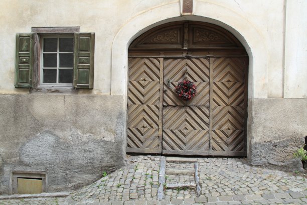 瑞士格里森Engadin的传统房屋图片下载