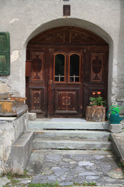 瑞士格里森Engadin的传统房屋图片下载