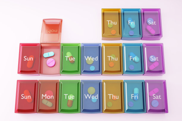 彩色药丸组织者充分装满了药物，片剂和抗生素。说明处方、药房和制药业的概念图片下载