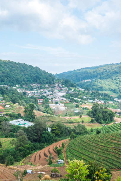 山中的乡村图片下载