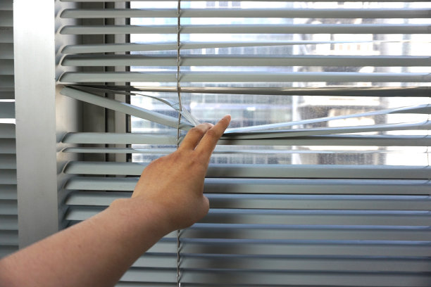 旧办公楼里的旧设备。图片下载