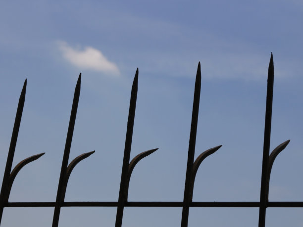 长钉栅栏的图案和形状图片下载