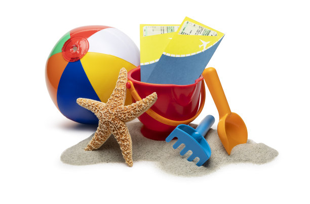 沙滩球和儿童玩具与海星孤立在白色图片下载