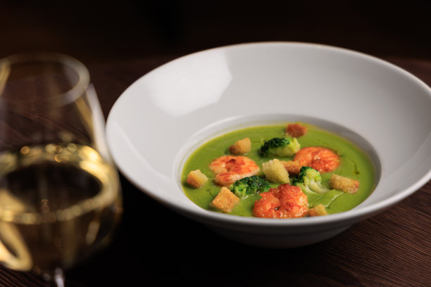 西兰花汤和虾仁图片下载