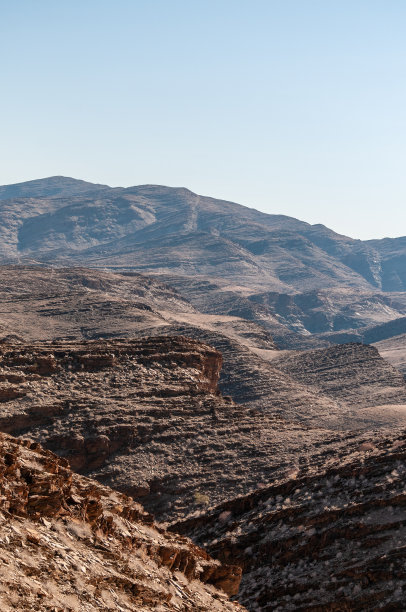在月亮的山上瞭望图片下载