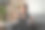亚洲妇女坐在家里客厅的沙发上遭受背痛。图片下载