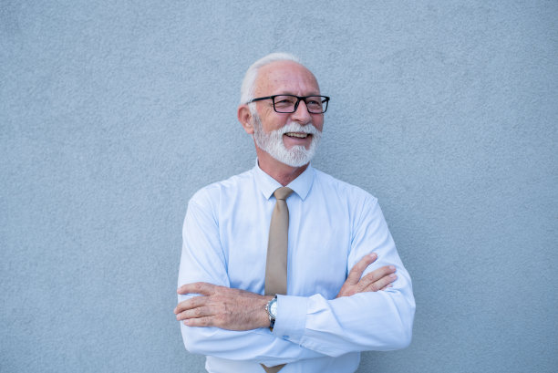 快乐的资深商人图片下载