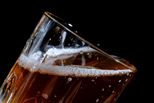 新鲜冷淡大麦啤酒图片下载