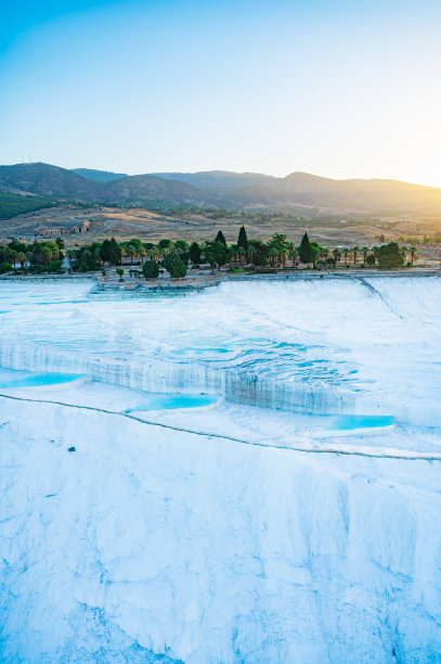 天然石灰华池和露台图片下载