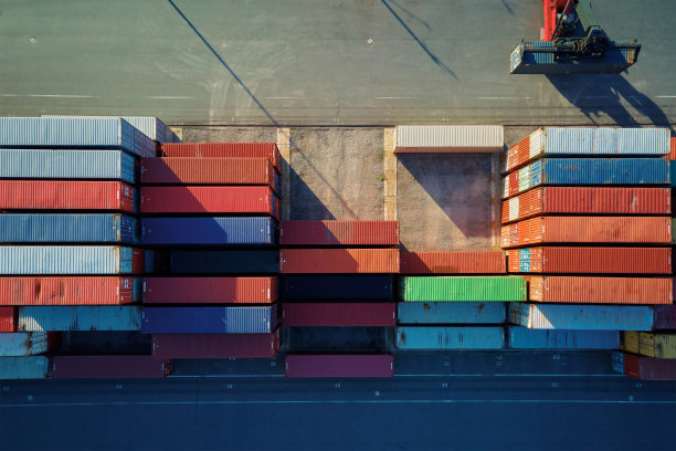 集装箱仓库，鸟瞰图。航运和物流概念图片下载