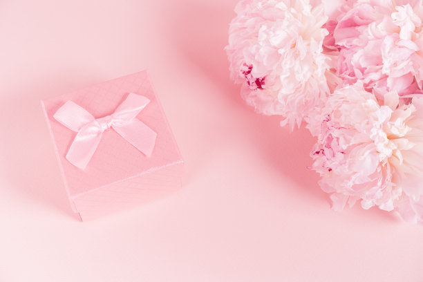礼品盒和牡丹图片下载