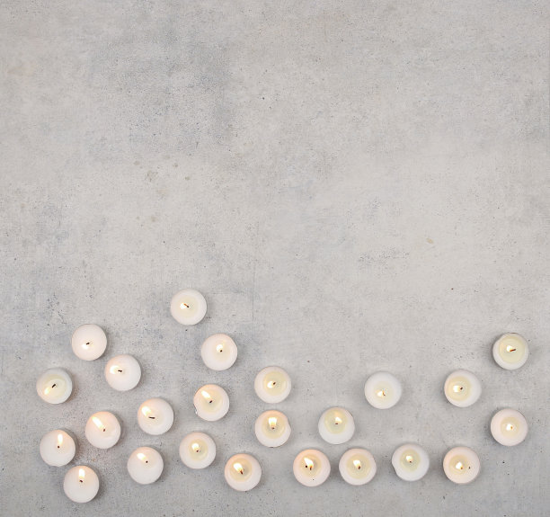 茶点蜡烛在石头背景与复制空间。图片下载