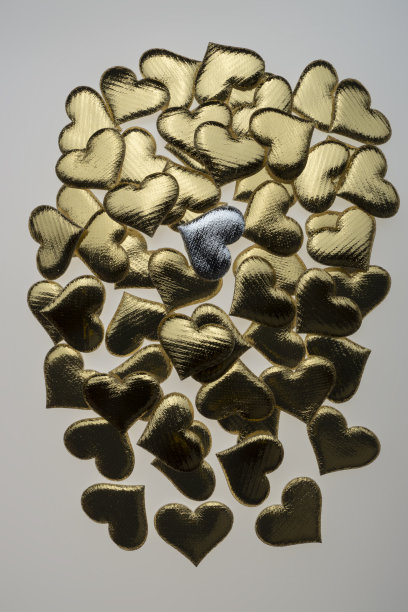 情人节的心金银纹理的爱的心图片下载