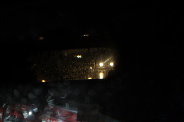 车辆前灯的反射图片下载