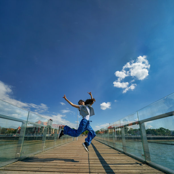 泽列诺格拉茨克少年的户外照片图片下载