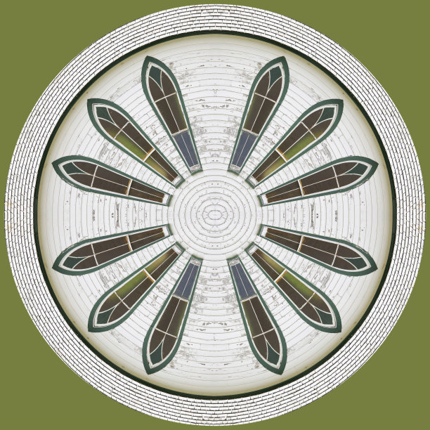 艺术家在外墙上拍摄的三扇拱形窗户的原始照片经过数字处理后，形成了一个有12扇拱形窗户的白色圆圈图片下载