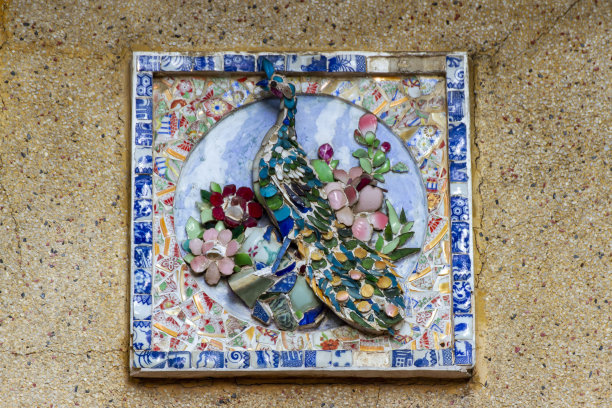 越南寺庙的传统陶瓷马赛克画。图片下载