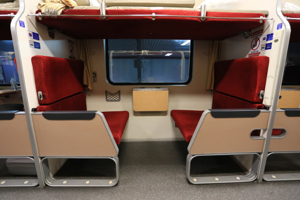 泰国新的特快列车有空调过夜旅行，从廊开到曼谷的卧铺列车图片下载