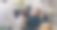 心理学家、心理健康专家与一位心理学家会面交谈，交流和分享问题。咨询、支持和治疗师在治疗中倾听和帮助治疗建议图片下载