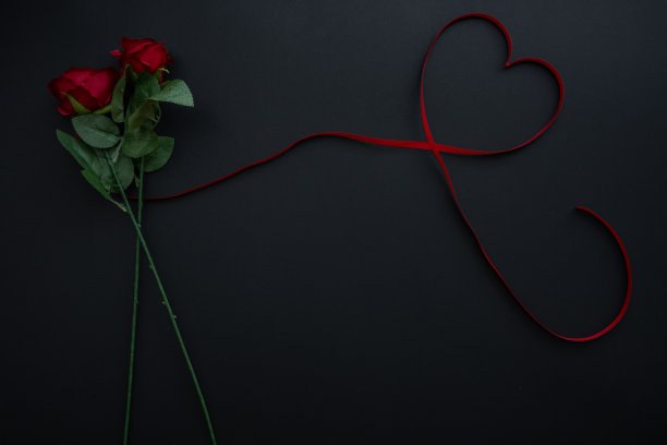 美丽的情人节背景与黑色横幅背景。图片下载